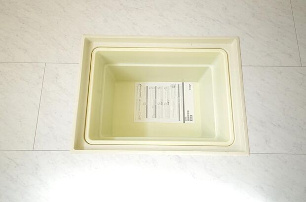 シャンプー リンス 洗剤 柔軟剤等のストックに便利です。空間を有効に利用した収納です。