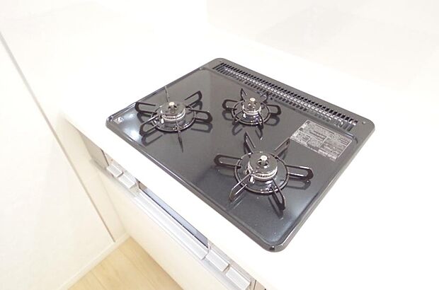 IHクッキングヒーターは火を使わないので、小さなお子様がいても奥様も安心です。