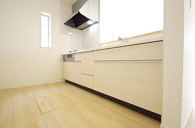 リビング ダイニング全体が見渡せるキッチンは、リビングのお子様の様子を見守りながら家事ができます。