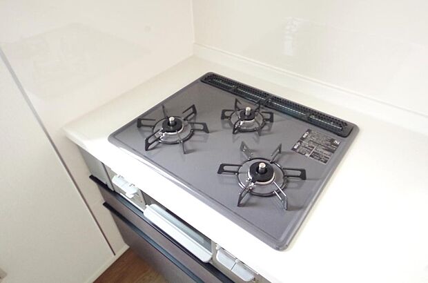 ガスコンロにはSiセンサーが組み込まれています。長時間の使用の際にセンサーが自動でストップします。