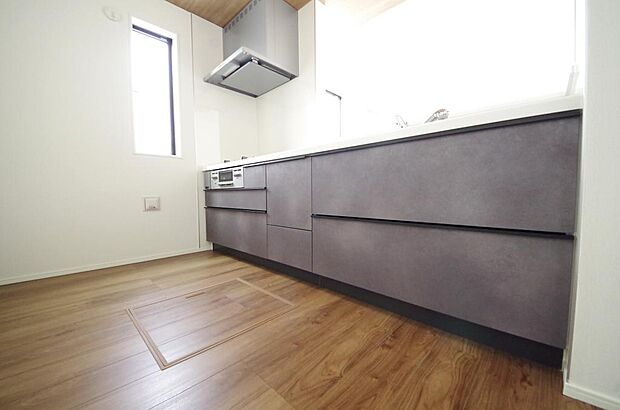 収納豊富で、日々のお料理から後片付けまで快適に、はかどるキッチンです。