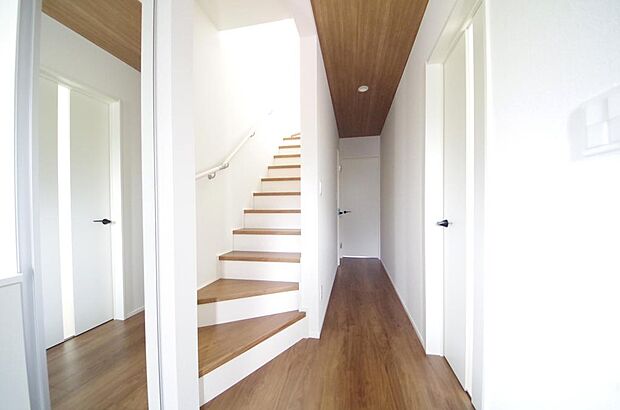 家族を心地よく迎えたり、お客様を心からお迎えしたり、おもてなしの心をもって迎え入れます。