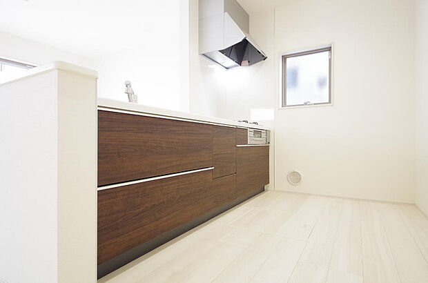 収納豊富で、日々のお料理から後片付けまで快適に、はかどるキッチンです。