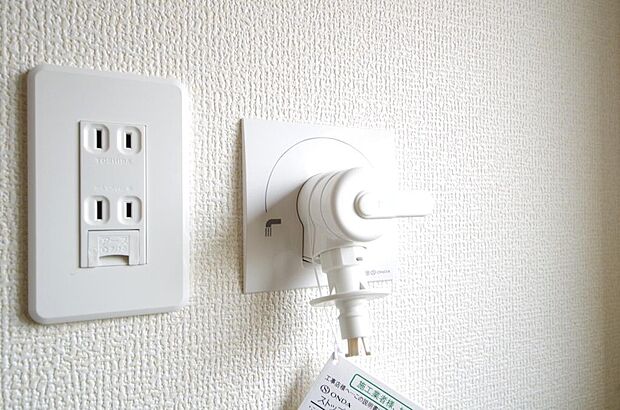 洗濯機用の給水口には蛇口ではなく、全自動洗濯機が設置できる専用の給水口が設置されております。