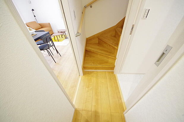 家族を心地よく迎えたり、お客様を心からお迎えしたり、おもてなしの心をもって迎え入れます。