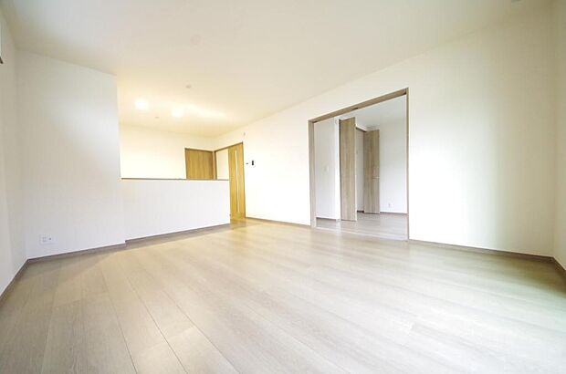 家族皆方が一番長い時間を共有するリビング ダイニング。快適な空間としてご利用いただけます。