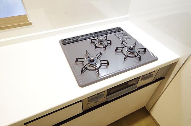 ガスコンロにはSiセンサーが組み込まれています。長時間の使用の際にセンサーが自動でストップします。