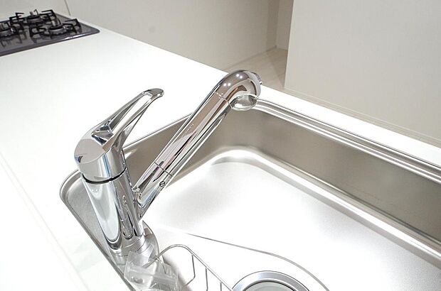 レバー操作一つで水量、温度も調節可能です。また、蛇口には浄水カートリッジも内蔵可能です。