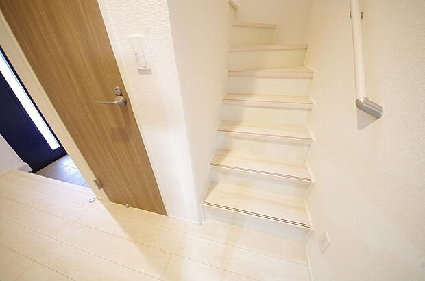 家族を心地よく迎えたり、お客様を心からお迎えしたり、おもてなしの心をもって迎え入れます。