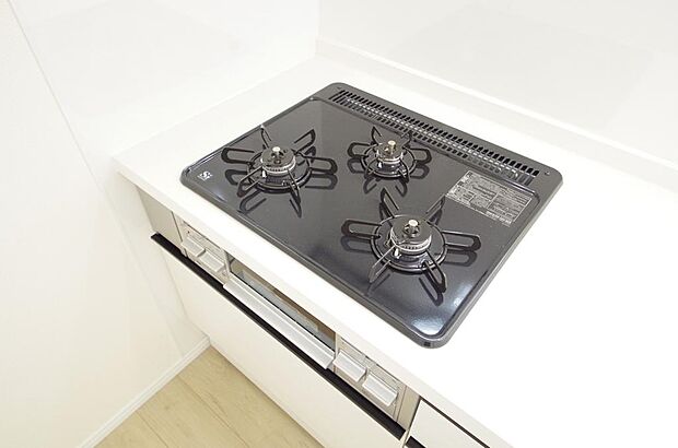 ガスコンロにはSiセンサーが組み込まれています。長時間の使用の際にセンサーが自動でストップします。