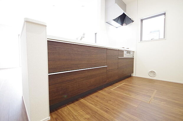 収納豊富で、日々のお料理から後片付けまで快適に、はかどるキッチンです。