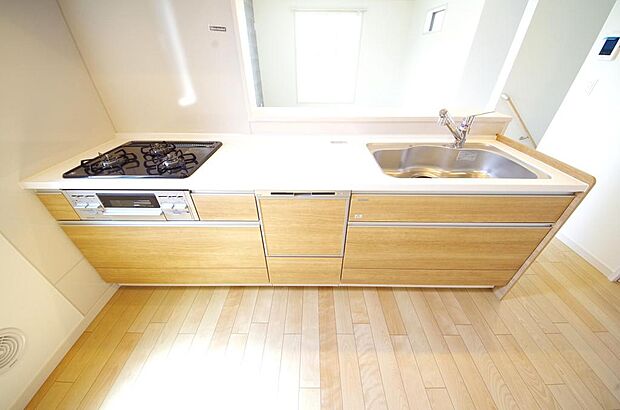 収納豊富で、日々のお料理から後片付けまで快適に、はかどるキッチンです。