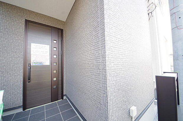 家族を心地よく迎えたり、お客様を心からお迎えしたり、おもてなしの心をもって迎え入れます。