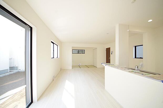 家族皆方が一番長い時間を共有するリビング　ダイニング。快適な空間としてご利用いただけます。