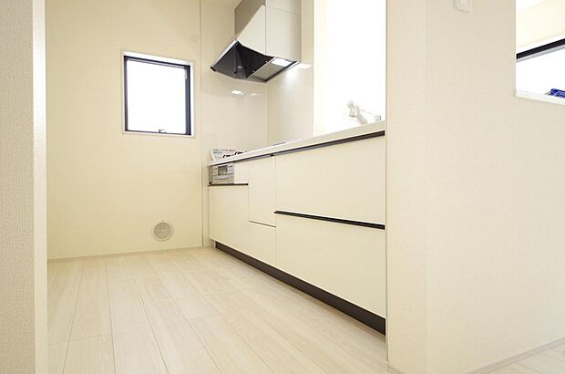 収納豊富で、日々のお料理から後片付けまで快適に、はかどるキッチンです。