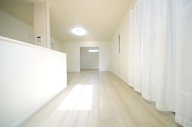 家族皆方が一番長い時間を共有するリビング ダイニング。快適な空間としてご利用いただけます。