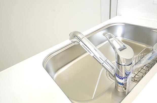 レバー操作一つで水量、温度も調節可能です。また、蛇口には浄水カートリッジも内蔵可能です。