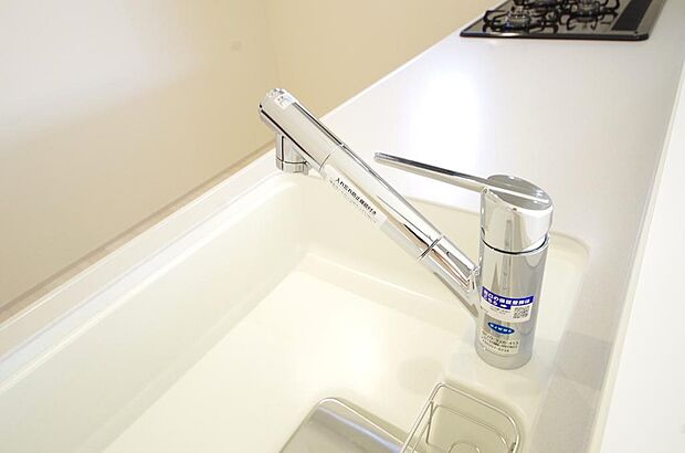 レバー操作一つで水量、温度も調節可能です。また、蛇口には浄水カートリッジも内蔵可能です。