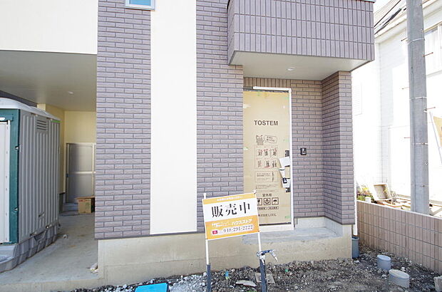 玄関はいわばその邸宅の顔です。だからこそ、迎賓のためにしつらえを細部まで施しました。
