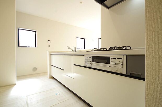 収納豊富で、日々のお料理から後片付けまで快適に、はかどるキッチンです。