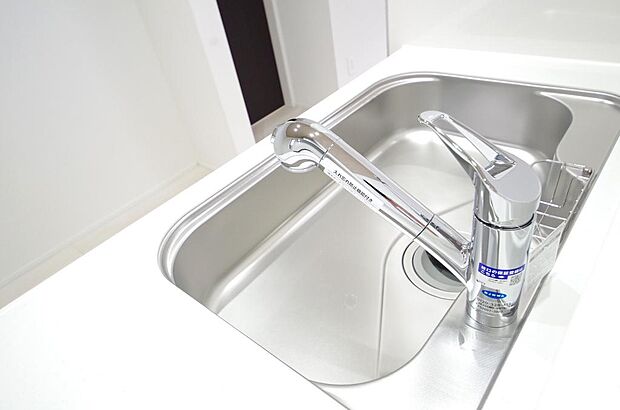 レバー操作一つで水量、温度も調節可能です。また、蛇口には浄水カートリッジも内蔵可能です。