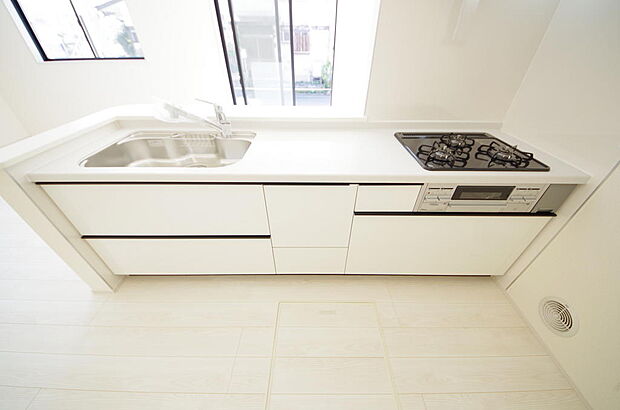 収納豊富で、日々のお料理から後片付けまで快適に、はかどるキッチンです。