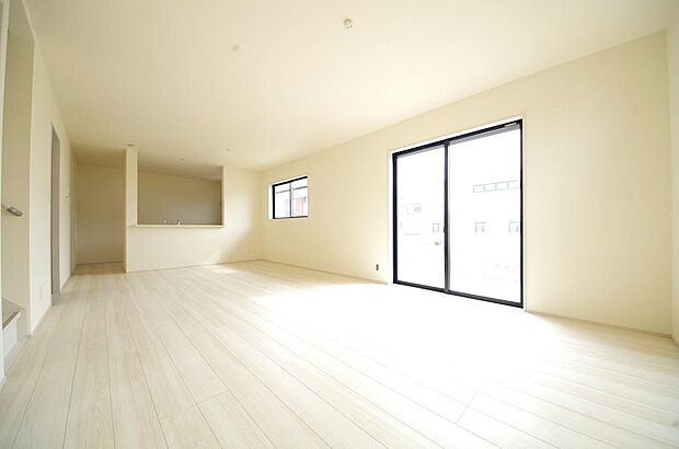 家族皆方が一番長い時間を共有するリビング　ダイニング。快適な空間としてご利用いただけます。