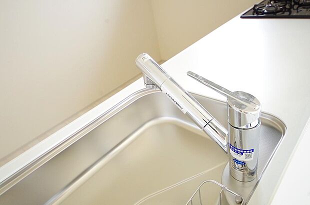 レバー操作一つで水量、温度も調節可能です。また、蛇口には浄水カートリッジも内蔵可能です。