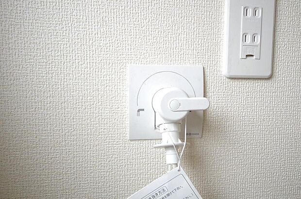 洗濯機用の給水口には蛇口ではなく、全自動洗濯機が設置できる専用の給水口が設置されております。