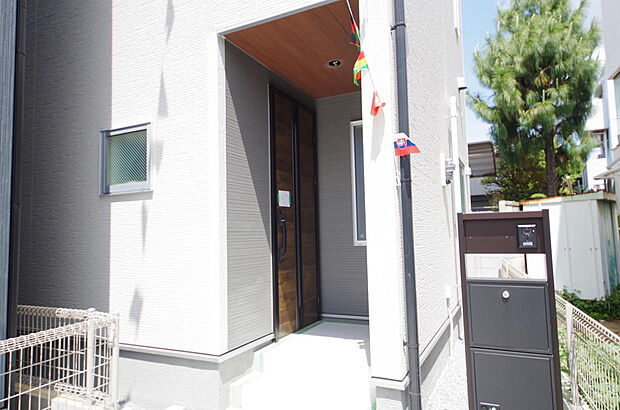 家族を心地よく迎えたり、お客様を心からお迎えしたり、おもてなしの心をもって迎え入れます。
