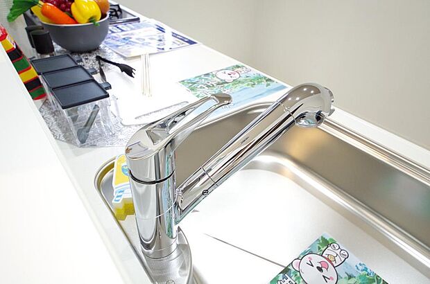 レバー操作一つで水量、温度も調節可能です。また、蛇口には浄水カートリッジも内蔵可能です。