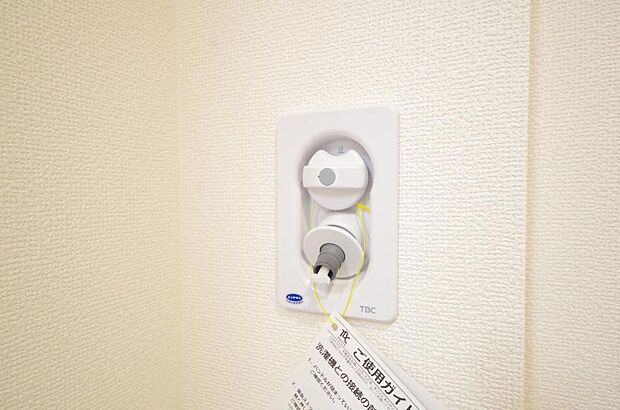 洗濯機用の給水口には蛇口ではなく、全自動洗濯機が設置できる専用の給水口が設置されております。