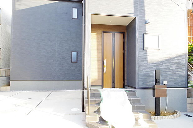 家族を心地よく迎えたり、お客様を心からお迎えしたり、おもてなしの心をもって迎え入れます。