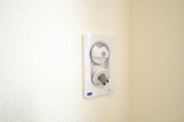 洗濯機用の給水口には蛇口ではなく、全自動洗濯機が設置できる専用の給水口が設置されております。