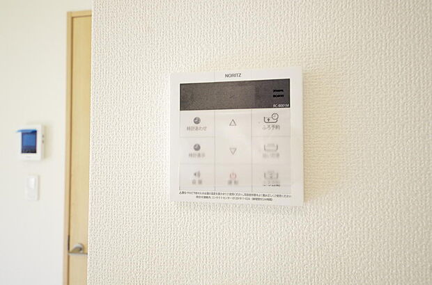 ワンタッチで設定した湯量 温度までお湯を足し、追焚きさせるオートバスを採用しております。