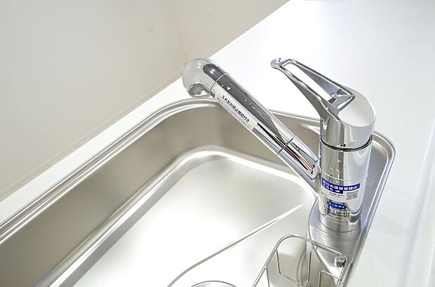 レバー操作一つで水量、温度も調節可能です。また、蛇口には浄水カートリッジも内蔵可能です。