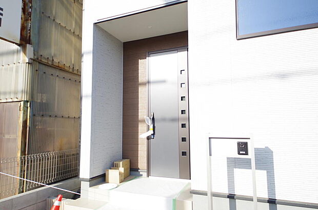 家族を心地よく迎えたり、お客様を心からお迎えしたり、おもてなしの心をもって迎え入れます。