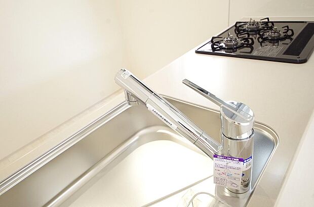 レバー操作一つで水量、温度も調節可能です。また、蛇口には浄水カートリッジも内蔵可能です。