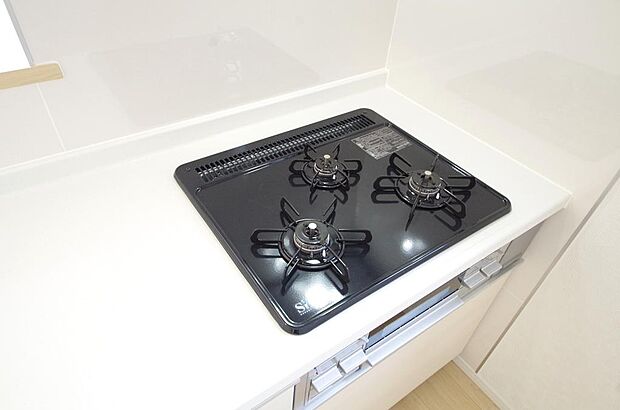 ガスコンロにはSiセンサーが組み込まれています。長時間の使用の際にセンサーが自動でストップします。