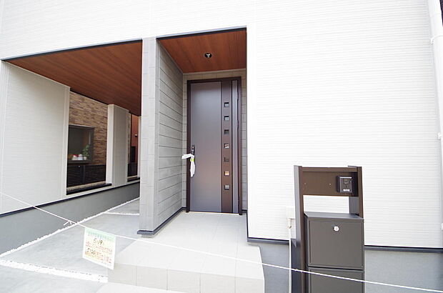 家族を心地よく迎えたり、お客様を心からお迎えしたり、おもてなしの心をもって迎え入れます。