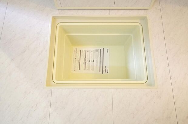 シャンプー　リンス　洗剤　柔軟剤等のストックに便利です。空間を有効に利用した収納です。