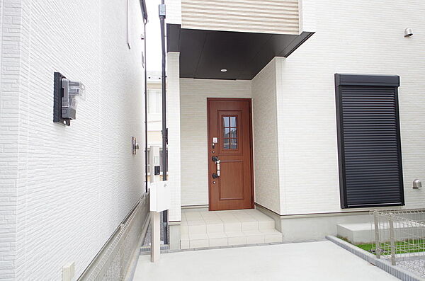 玄関はいわばその邸宅の顔です。だからこそ、迎賓のためにしつらえを細部まで施しました。
