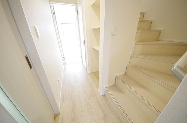 家族を心地よく迎えたり、お客様を心からお迎えしたり、おもてなしの心をもって迎え入れます。