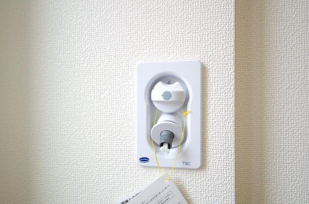 洗濯機用の給水口には蛇口ではなく、全自動洗濯機が設置できる専用の給水口が設置されております。