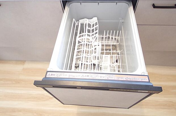 食器の出し入れがしやすいスライド収納タイプの食器洗い乾燥機です。また、節水効果にも優れています。