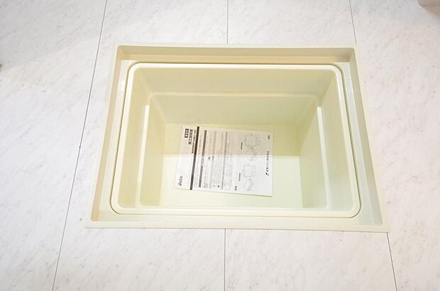 シャンプー リンス 洗剤 柔軟剤等のストックに便利です。空間を有効に利用した収納です。