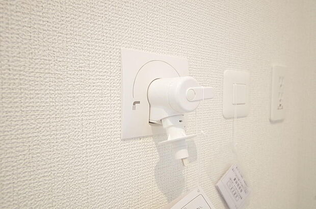 洗濯機用の給水口には蛇口ではなく、全自動洗濯機が設置できる専用の給水口が設置されております。