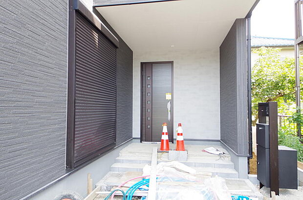 家族を心地よく迎えたり、お客様を心からお迎えしたり、おもてなしの心をもって迎え入れます。