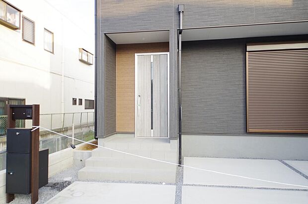 家族を心地よく迎えたり、お客様を心からお迎えしたり、おもてなしの心をもって迎え入れます。