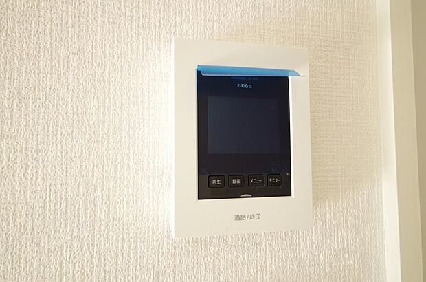 来訪者を映像と音声で確認可能なので、煩わしいセールスにも住戸内で対話可能です。